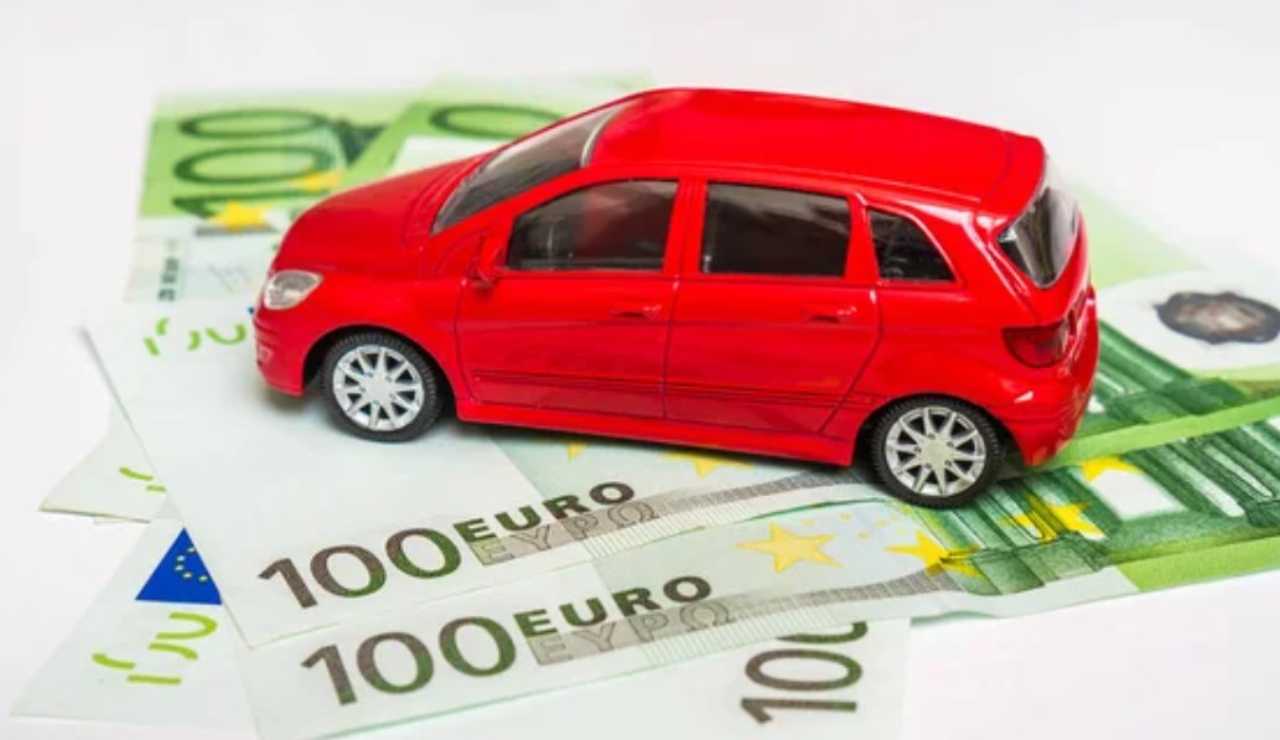 Soldi e auto (Depositphotos foto) - www.managementcue.it