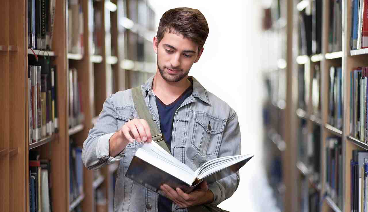 Studente universitario (Pixabay foto) - www.managementcue.it