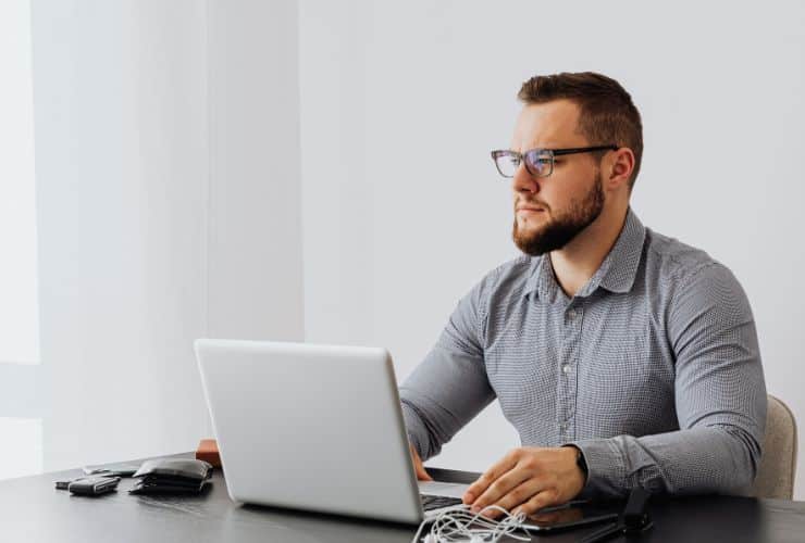 Uomo al lavoro